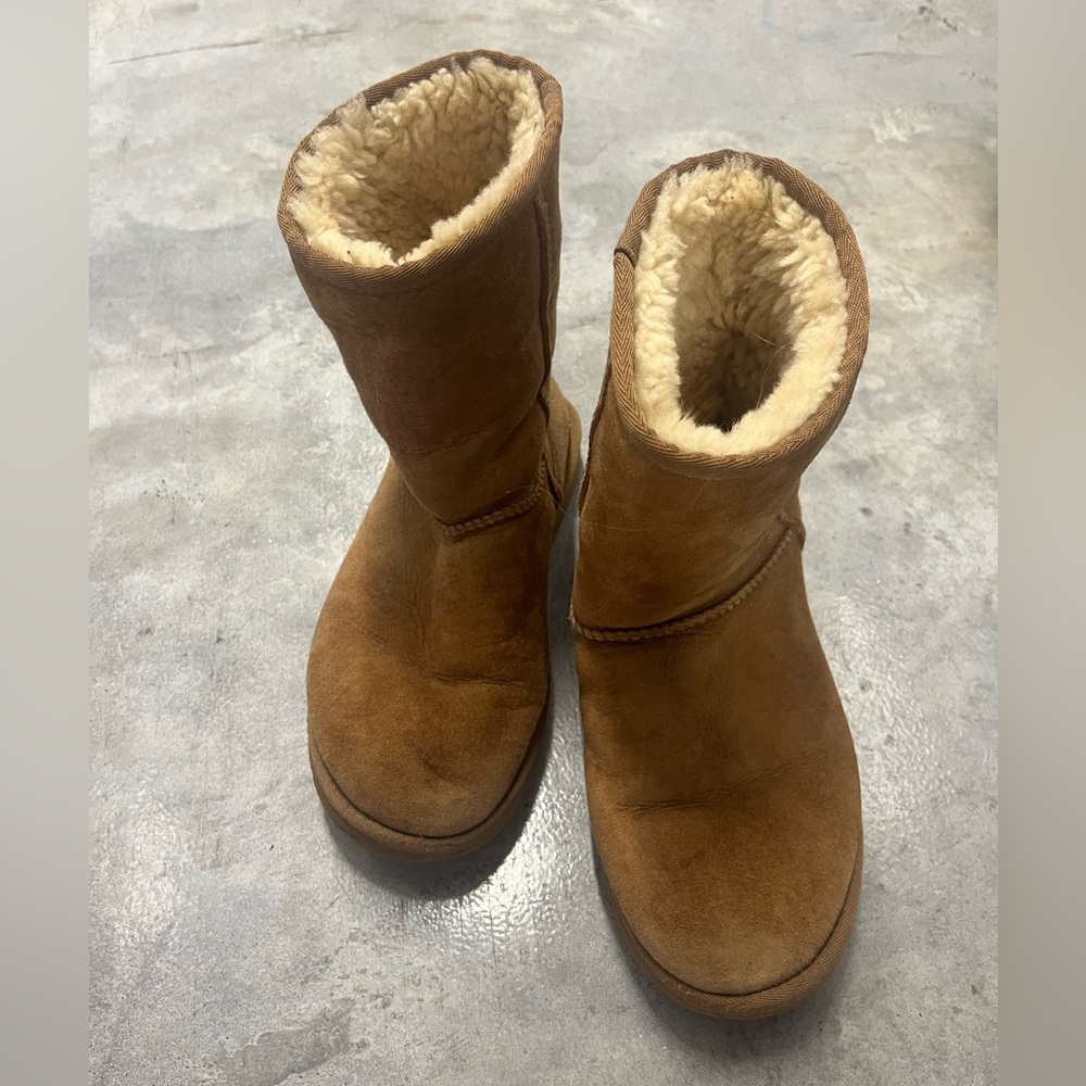 Ugg Short Chestnut Boot, Women’s Size 6